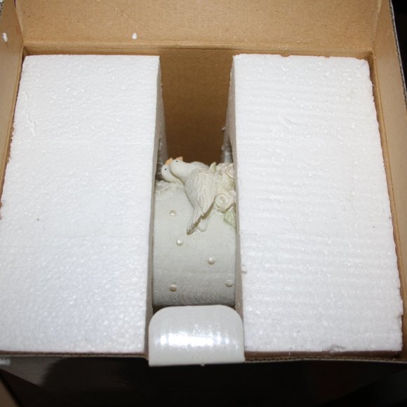 🕯️ “Love Never Fails” Sculpted Candle & Holder · Dicksons · 5x6" - Picture 3 of 8